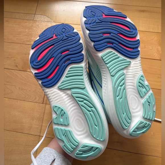 NEW Brooks Women’s Glycerin GTS 22 Running Shoes - Picture 12 of 13